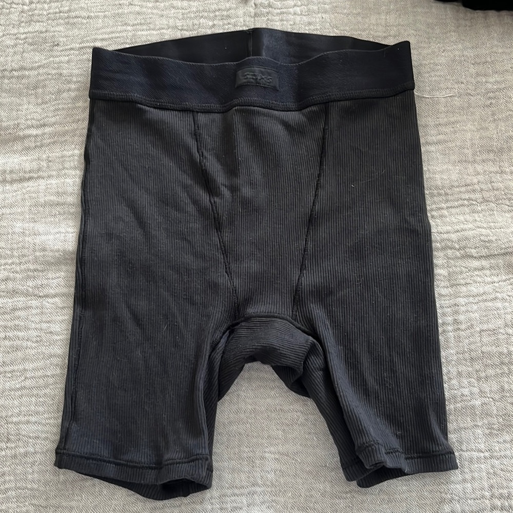SKIMS shorts xxs new with tags